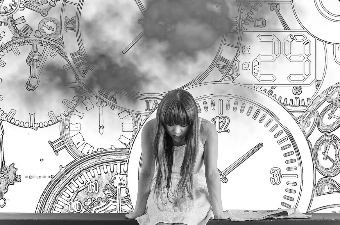 picture of a girl and clocks by coffee on Pixabay